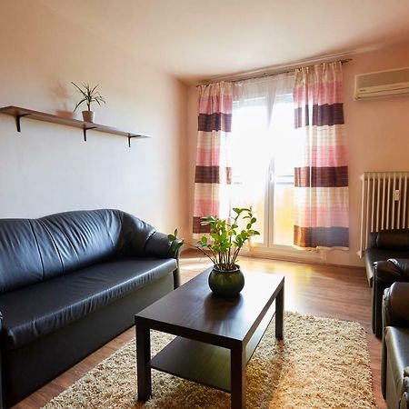 Egyetemvaros - A. Apartman Pécs Buitenkant foto
