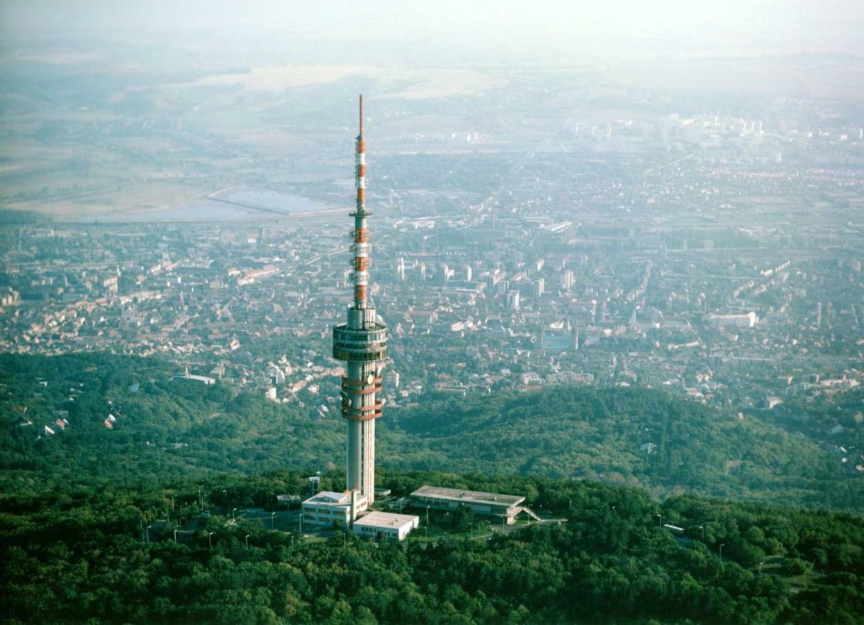 Egyetemvaros - A. Apartman Pécs Buitenkant foto