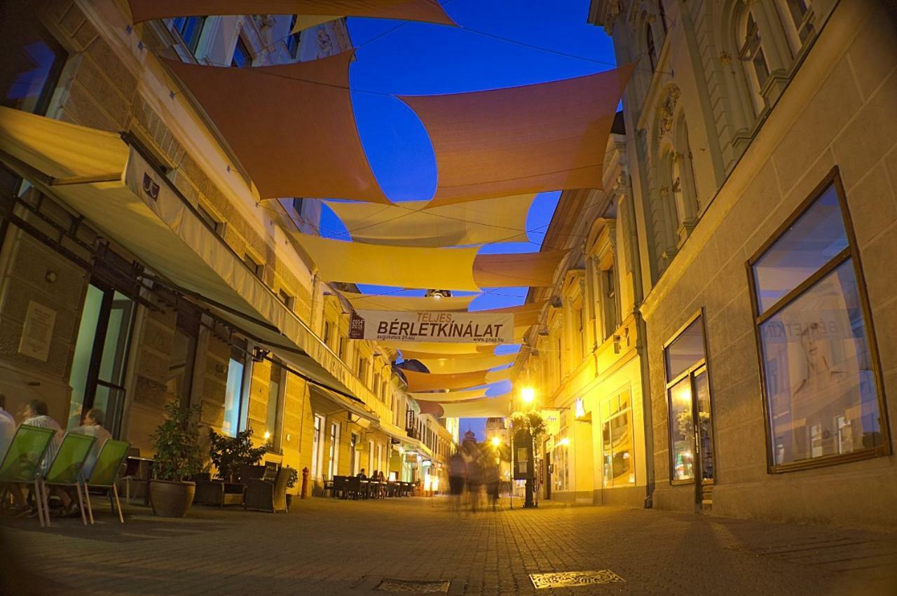 Egyetemvaros - A. Apartman Pécs Buitenkant foto