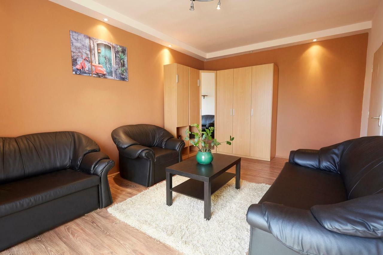 Egyetemvaros - A. Apartman Pécs Buitenkant foto